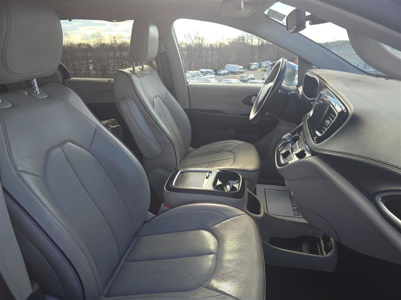 Used 2020 Chrysler Pacifica Limited FWD image 11