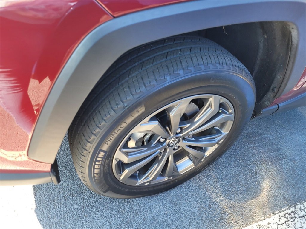 Used 2022 Toyota RAV4 XLE Premium image 4