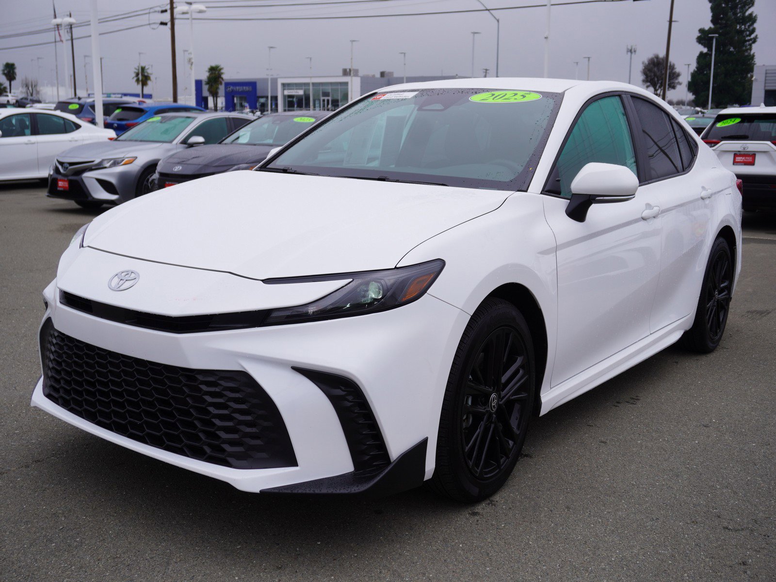 Used 2025 Toyota Camry SE image 7