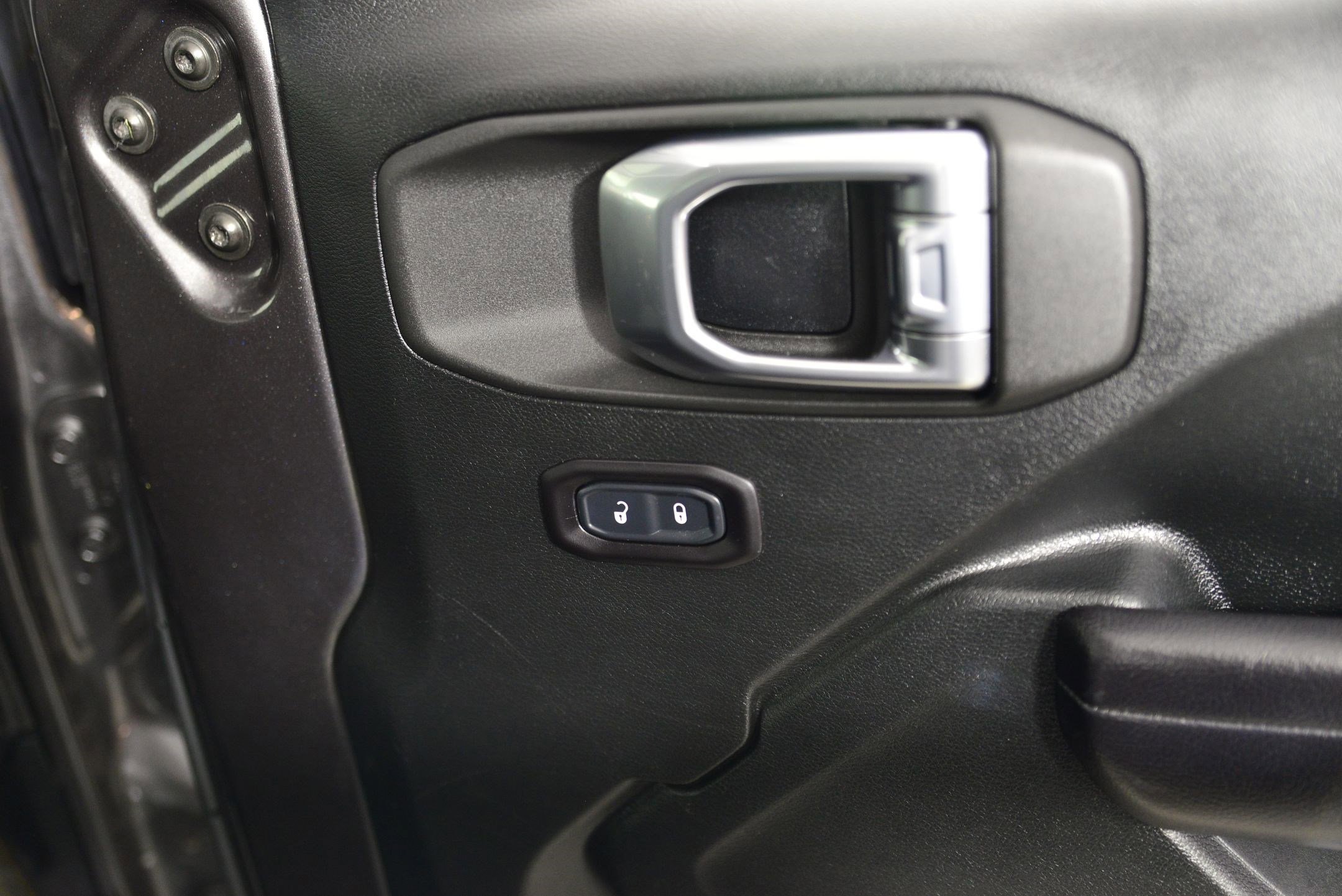 Used 2018 Jeep Wrangler Rubicon w/ Cold Weather Group image 18