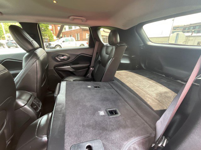 Used 2020 Jeep Cherokee Latitude Plus w/ Cold Weather Group AWD/4WD image 29