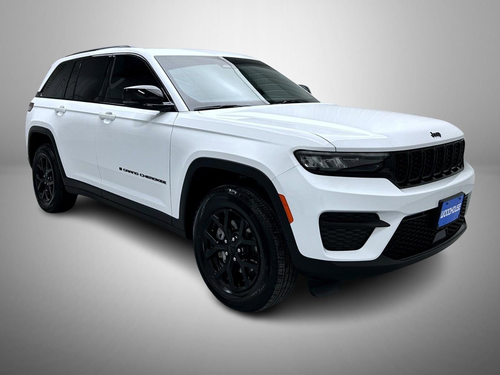 Used 2025 Jeep Grand Cherokee Altitude image 3