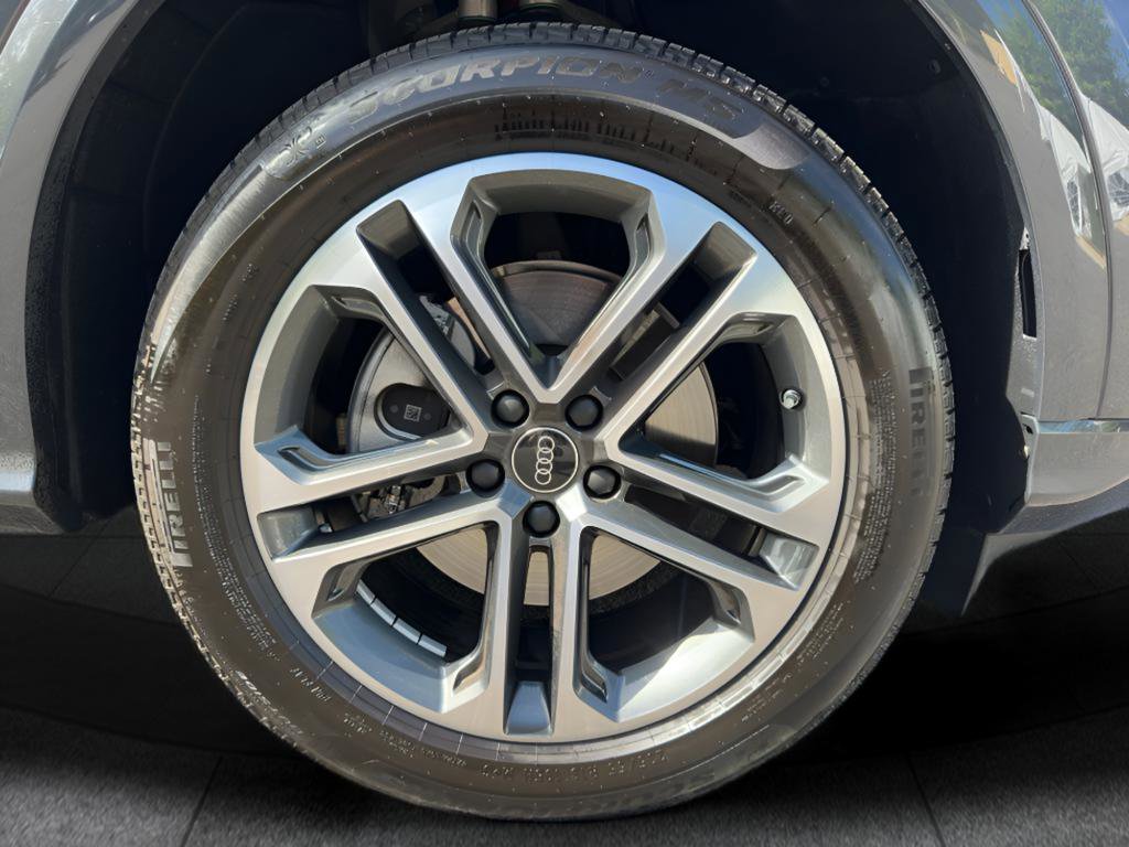 Used 2025 Audi Q5 Premium w/ Convenience Package image 54