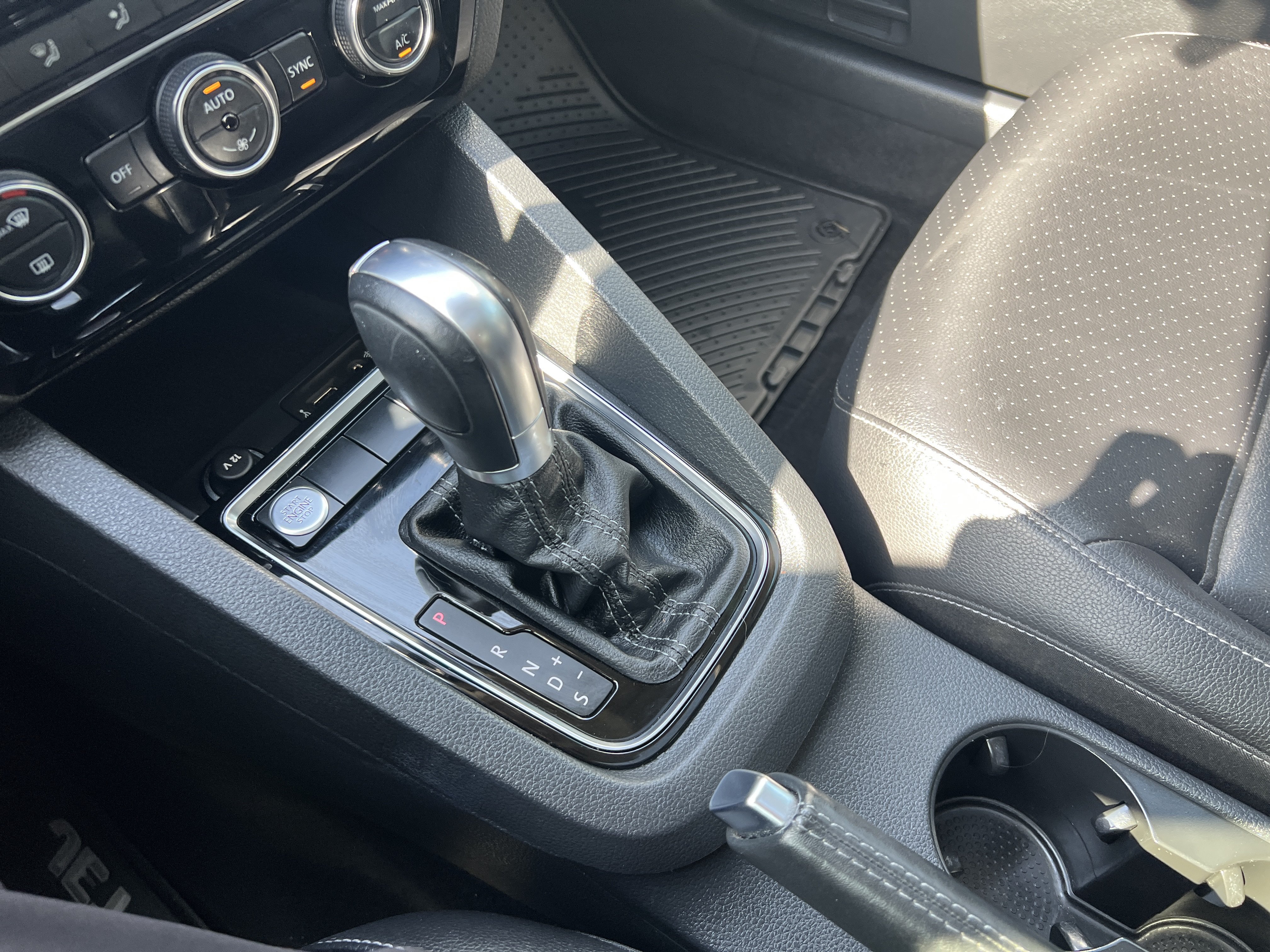 Used 2018 Volkswagen Jetta SEL FWD image 23