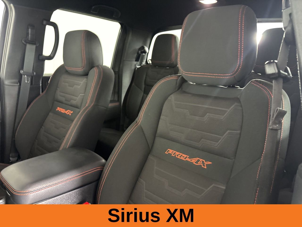 Used 2022 Nissan Frontier PRO-4X image 9