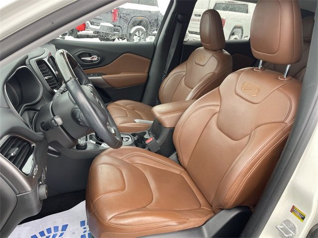 Used 2019 Jeep Cherokee Overland w/ Technology Group image 11