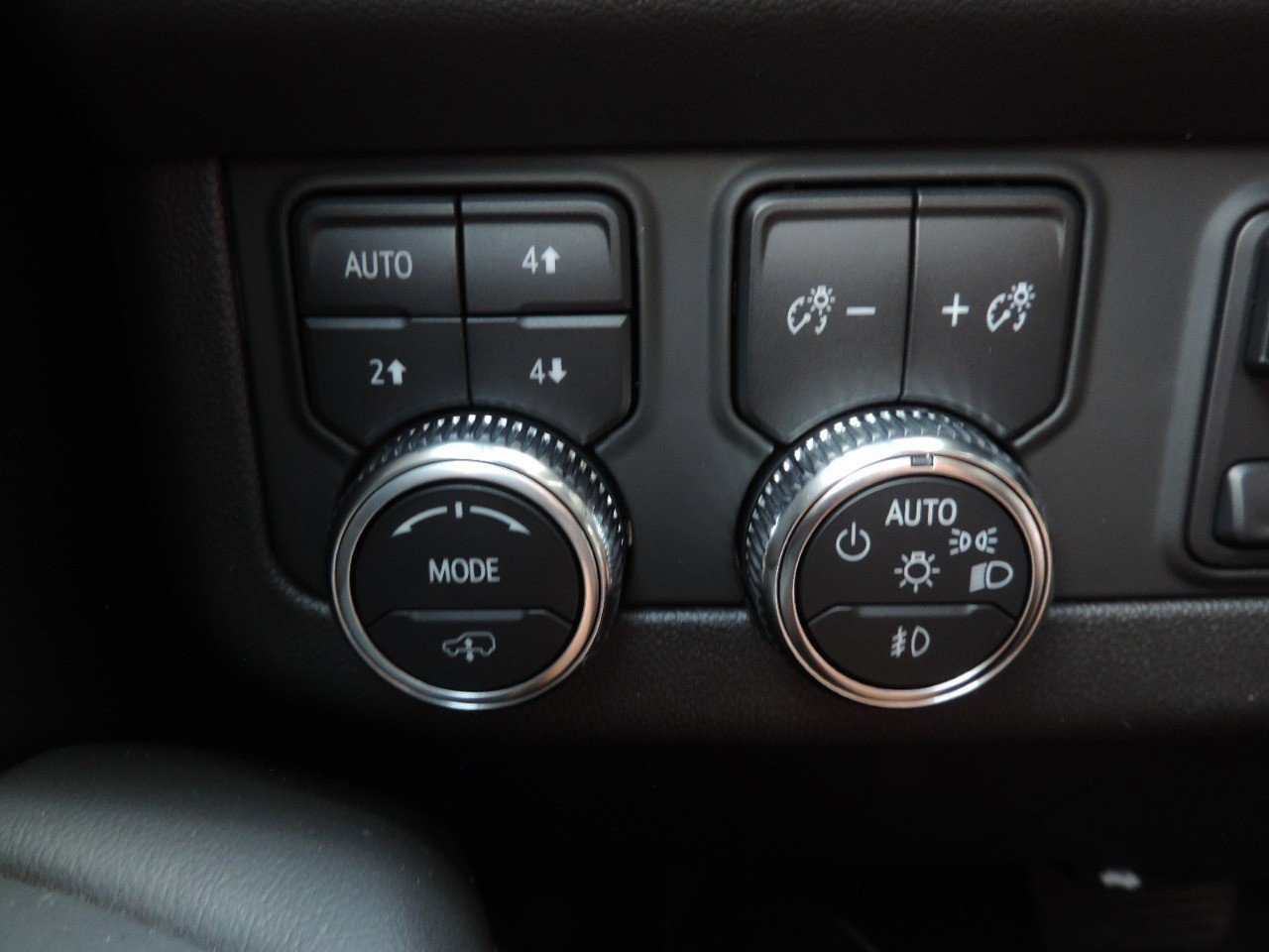 Certified 2023 GMC Yukon XL AT4 image 29