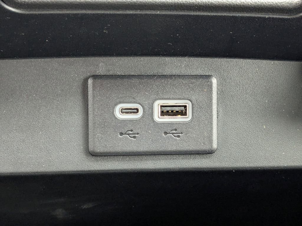 Certified 2025 Chevrolet Suburban Z71 AWD/4WD image 31