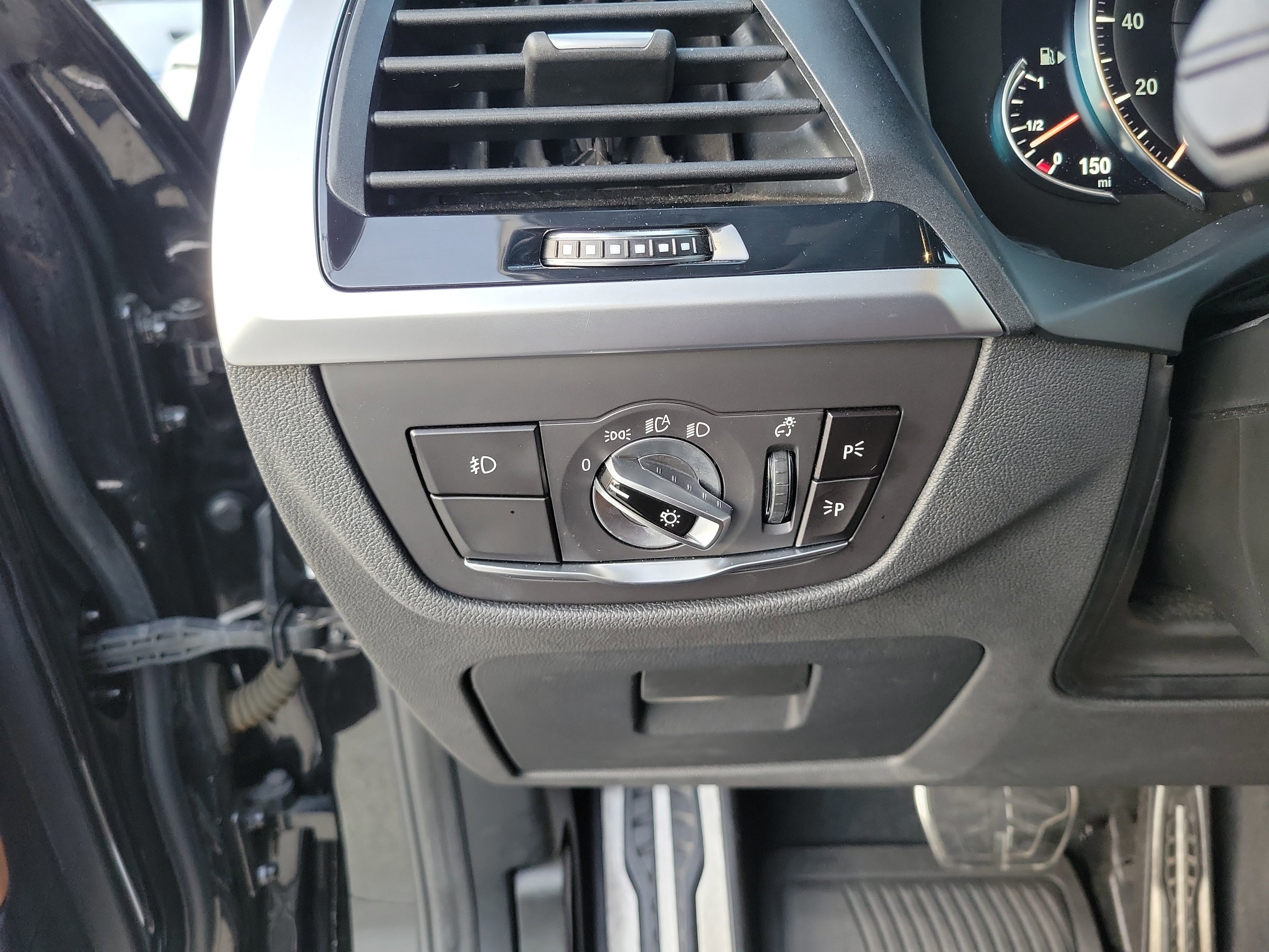 Used 2019 BMW X4 xDrive30i w/ Executive Package AWD/4WD image 25