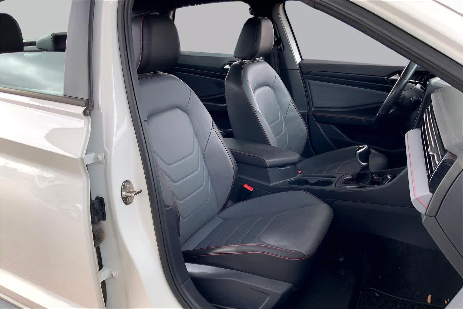 Used 2025 Volkswagen Jetta GLI Autobahn FWD image 9