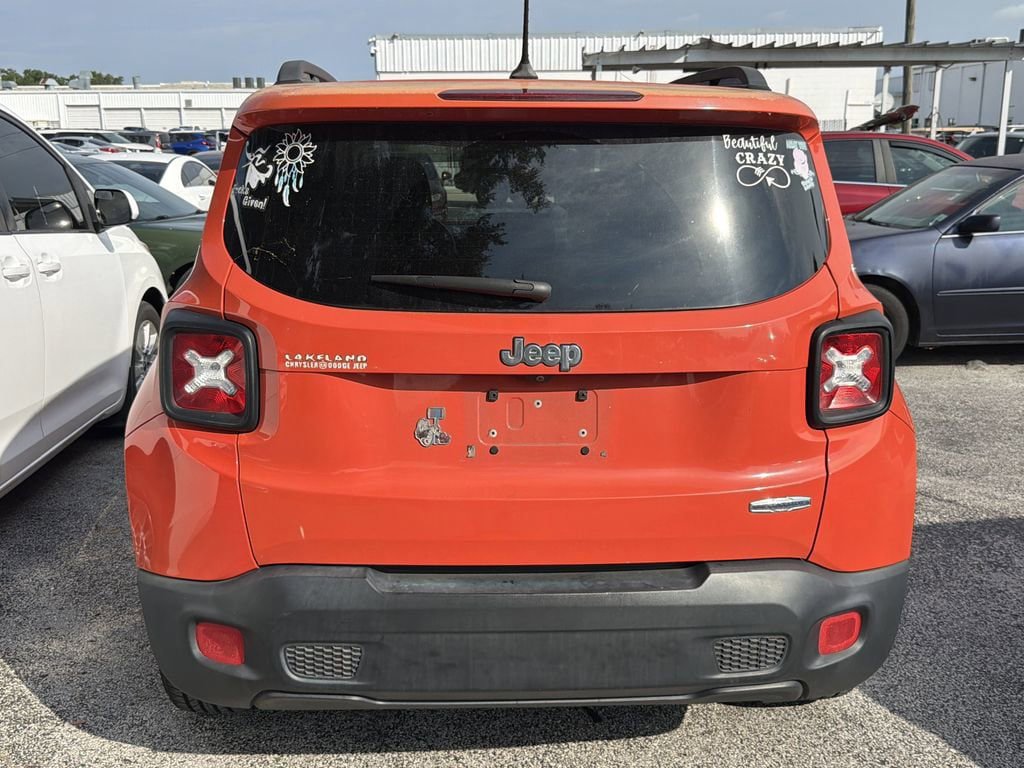 Used 2017 Jeep Renegade Latitude FWD image 10