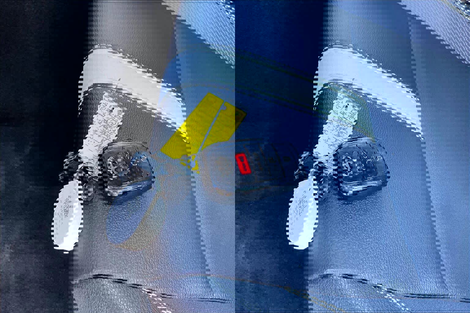 Used 2025 Toyota Camry SE image 13