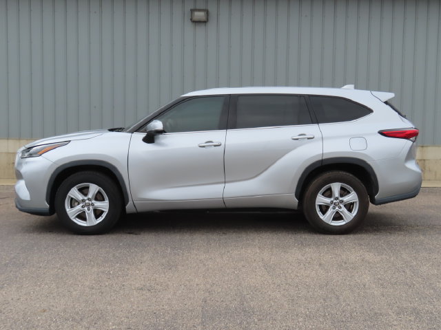 Used 2021 Toyota Highlander L FWD image 8