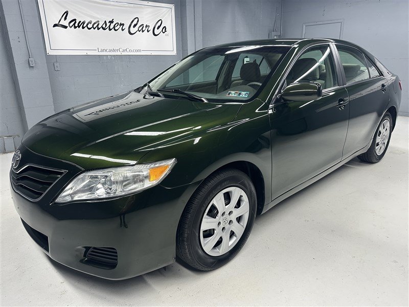 Used 2011 Toyota Camry LE FWD image 1