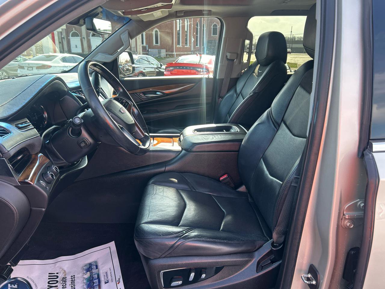 Used 2017 Cadillac Escalade Luxury AWD/4WD image 10