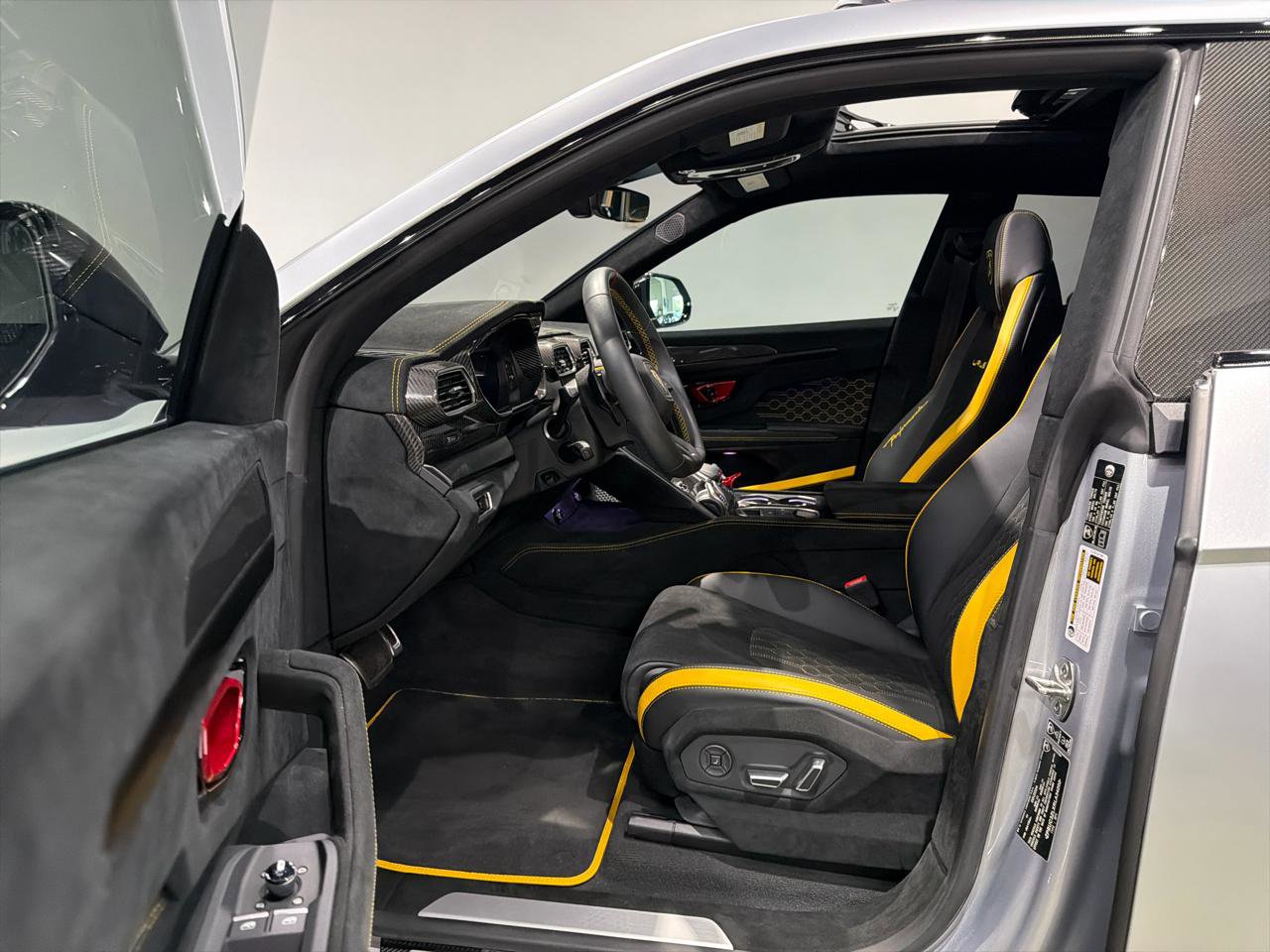 Used 2024 Lamborghini Urus Performante AWD/4WD image 20