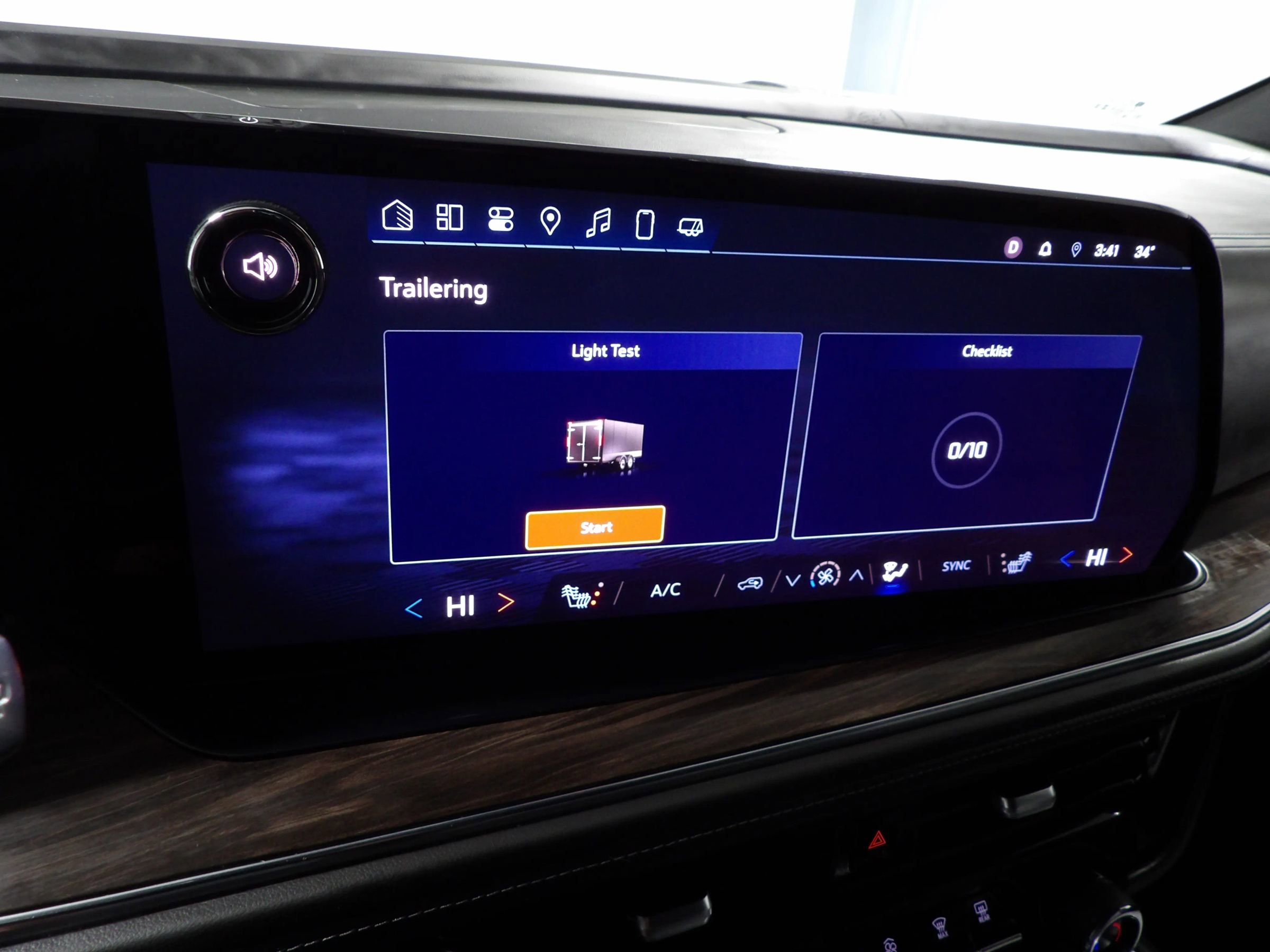 Used 2025 Chevrolet Suburban Z71 image 39