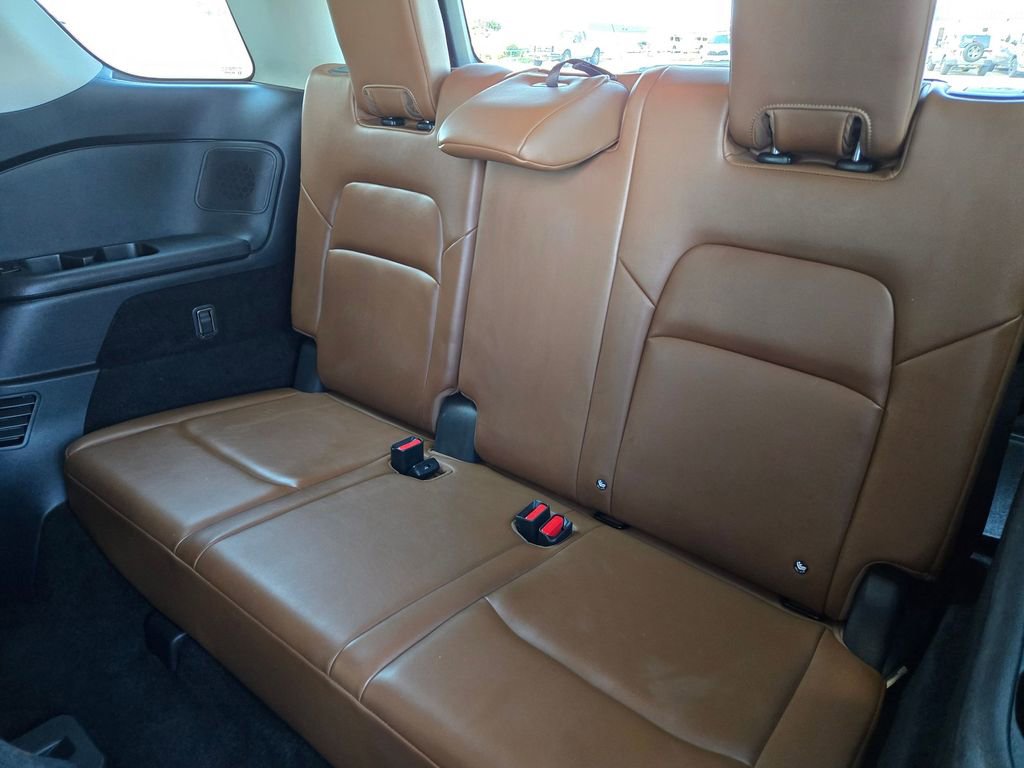 Used 2022 Nissan Pathfinder Platinum w/ Cargo Package image 14