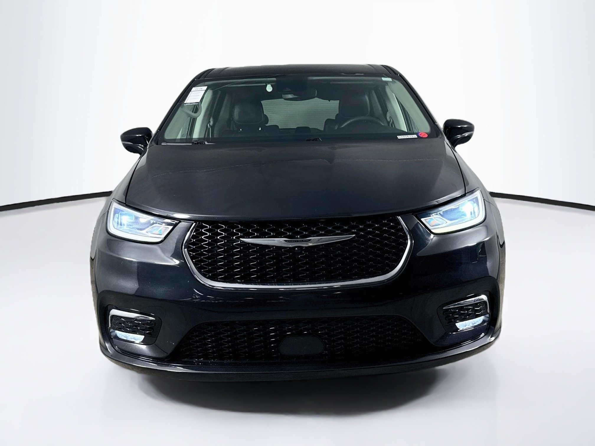 Used 2024 Chrysler Pacifica Touring-L FWD image 3