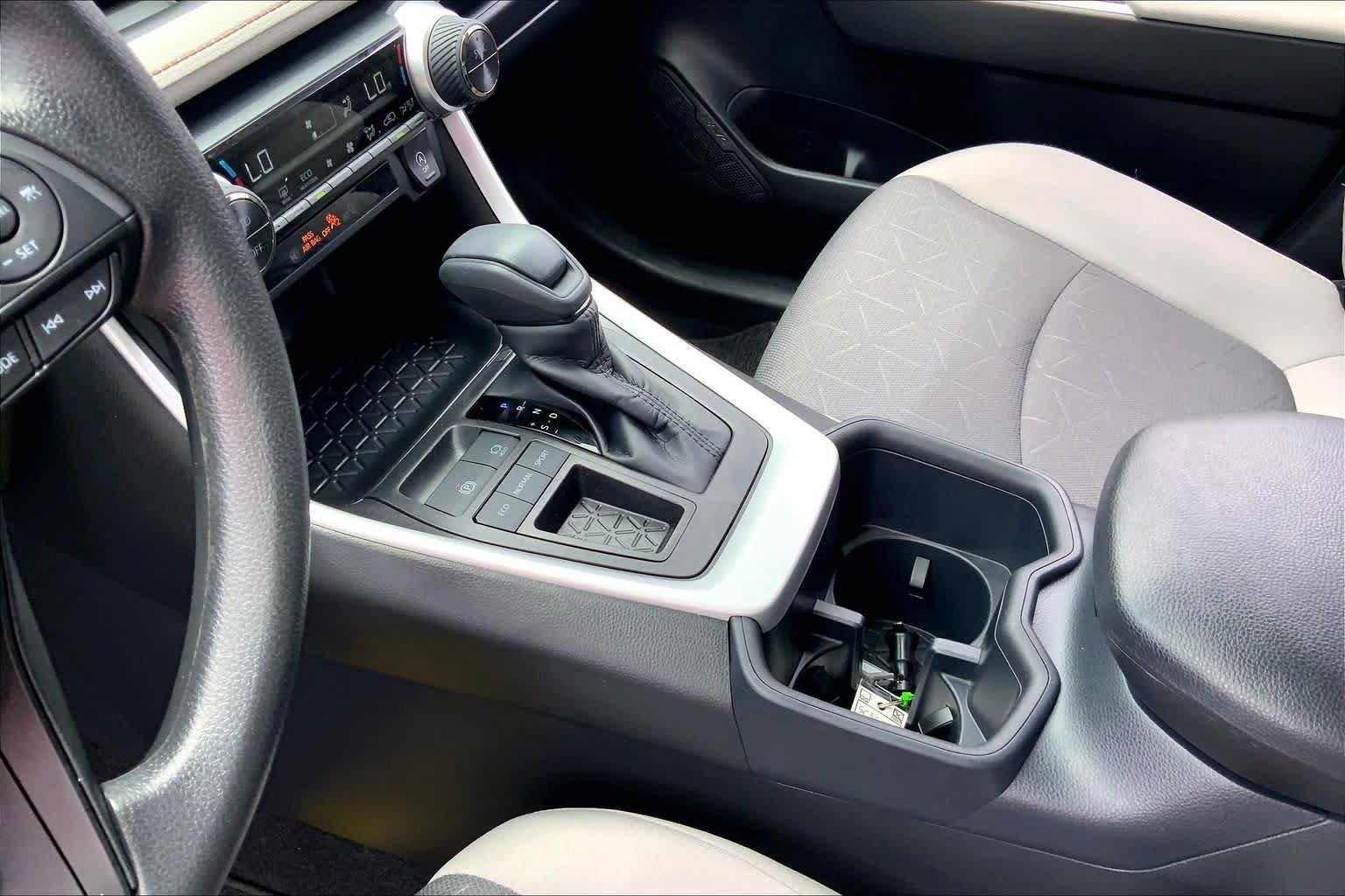 Used 2025 Toyota RAV4 XLE w/ Convenience Package FWD image 17