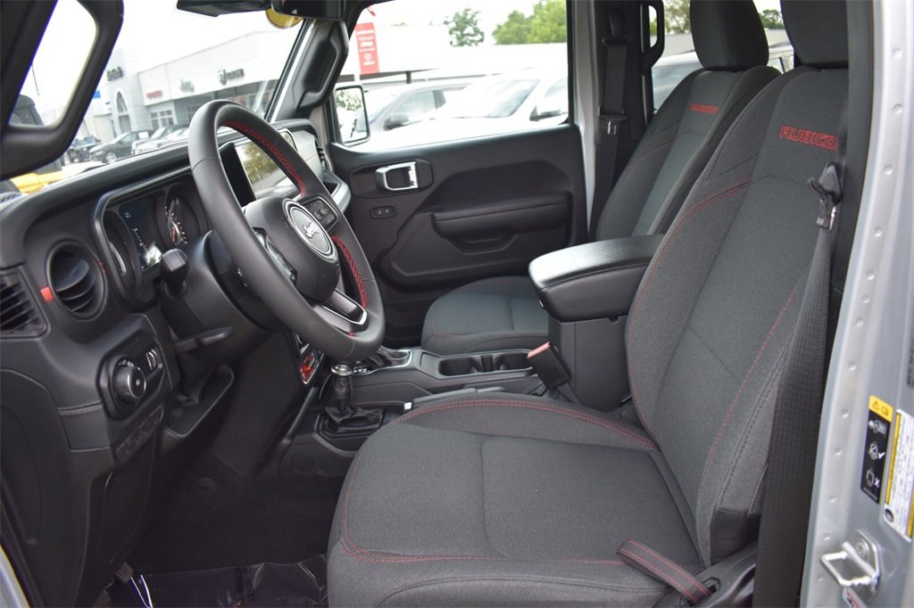 Used 2024 Jeep Wrangler Unlimited Rubicon w/ Technology Group image 26