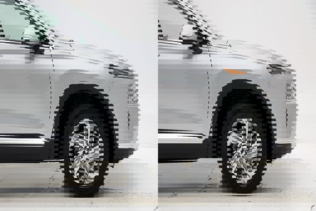 Used 2023 Hyundai Santa Fe SEL w/ Premium Package image 4