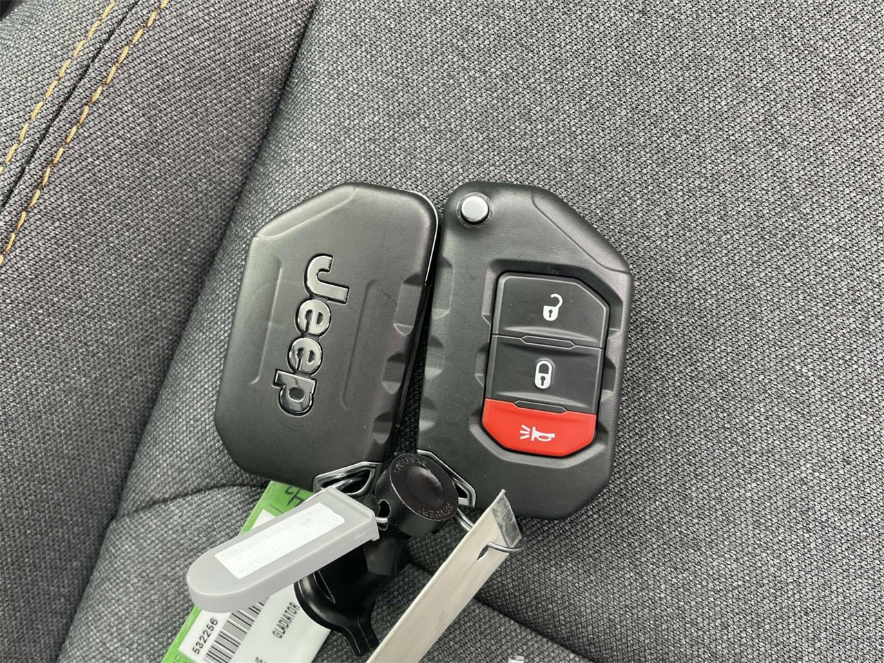 New 2025 Jeep Gladiator Sport image 33