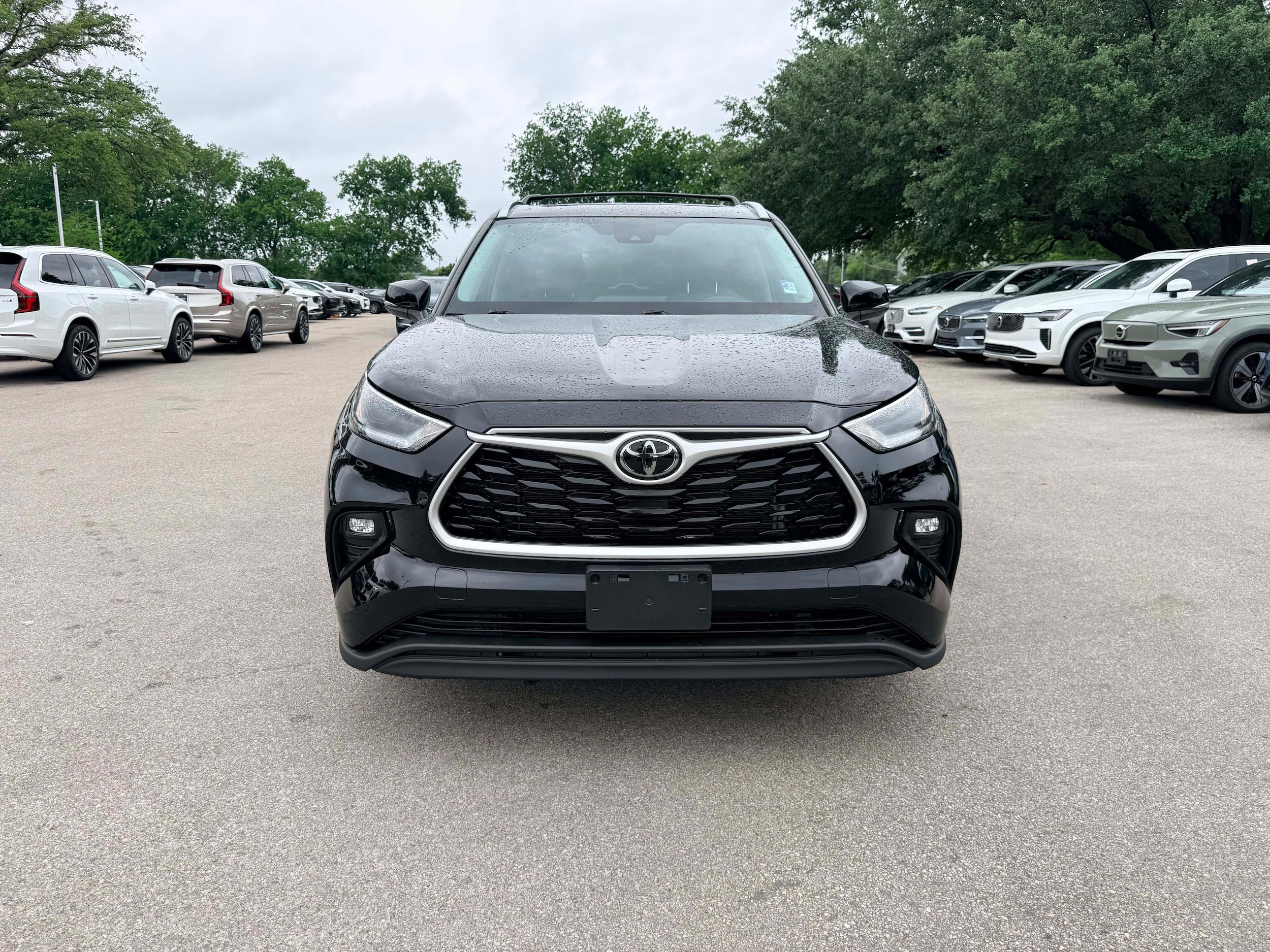 Used 2021 Toyota Highlander XLE AWD/4WD image 8