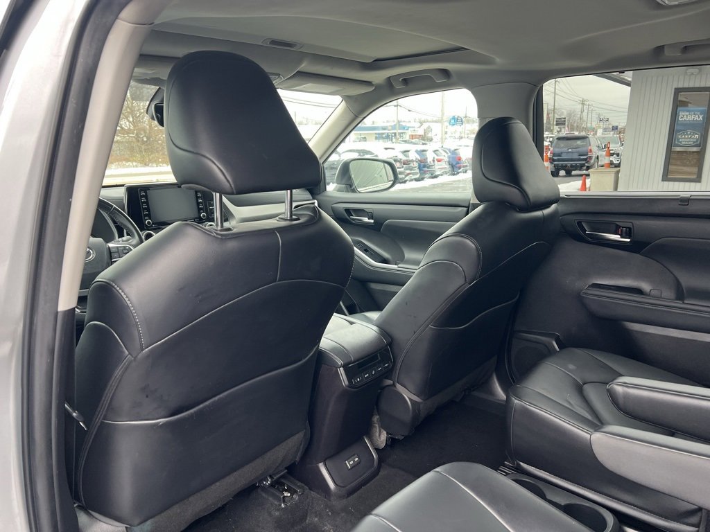 Used 2022 Toyota Highlander XLE image 13