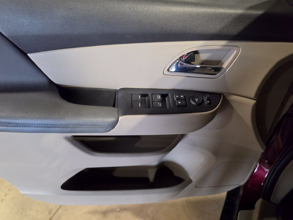 Used 2014 Honda Odyssey EX image 5