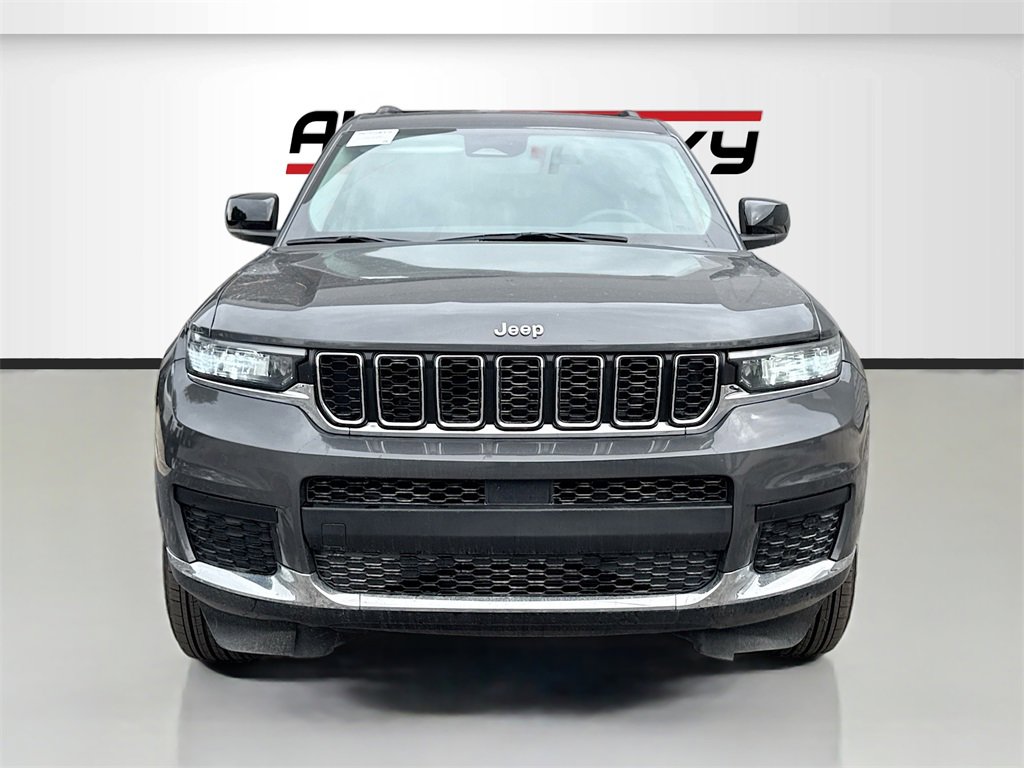 Used 2024 Jeep Grand Cherokee L Laredo image 2