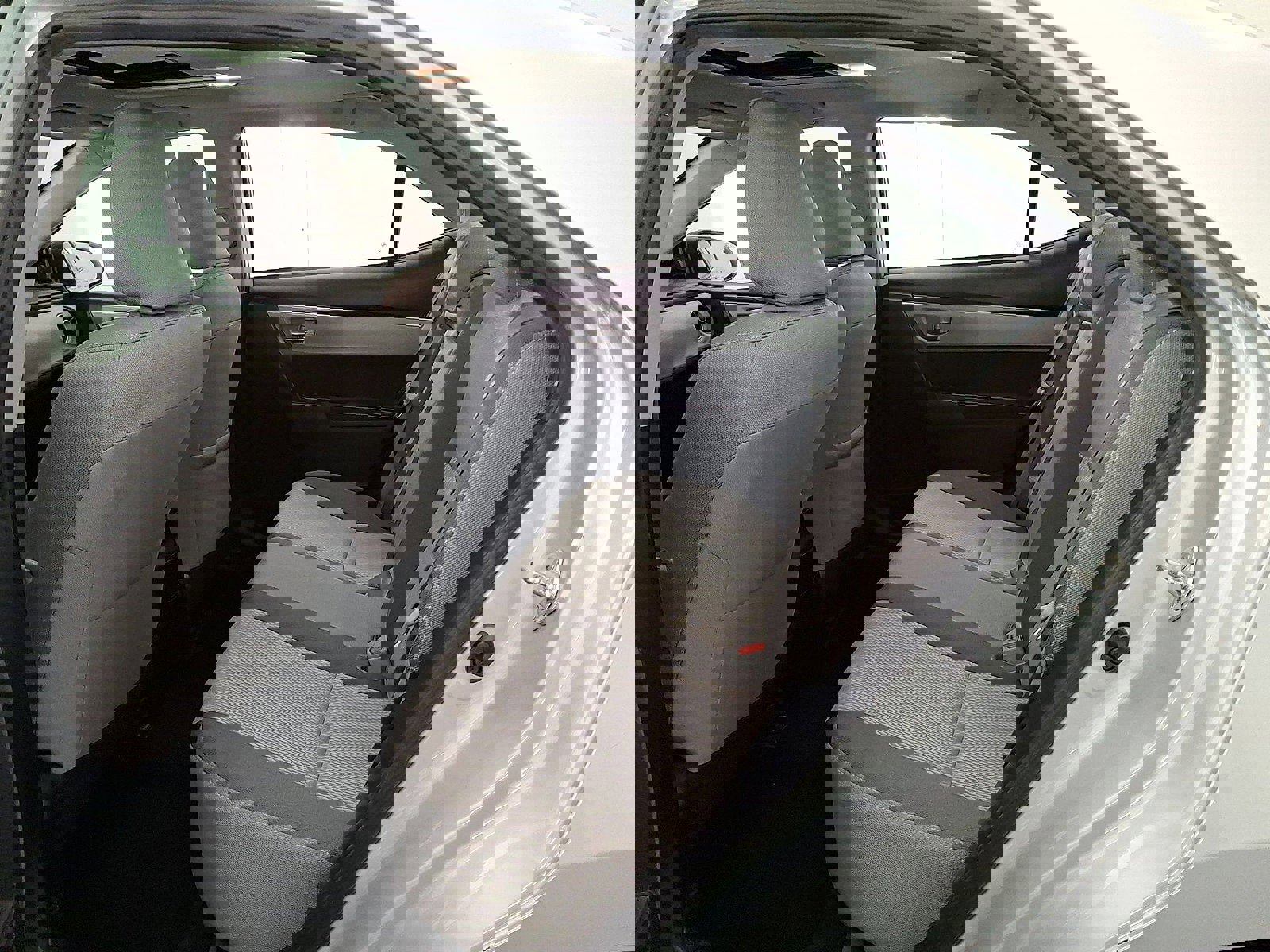 Used 2017 Toyota Corolla LE image 19