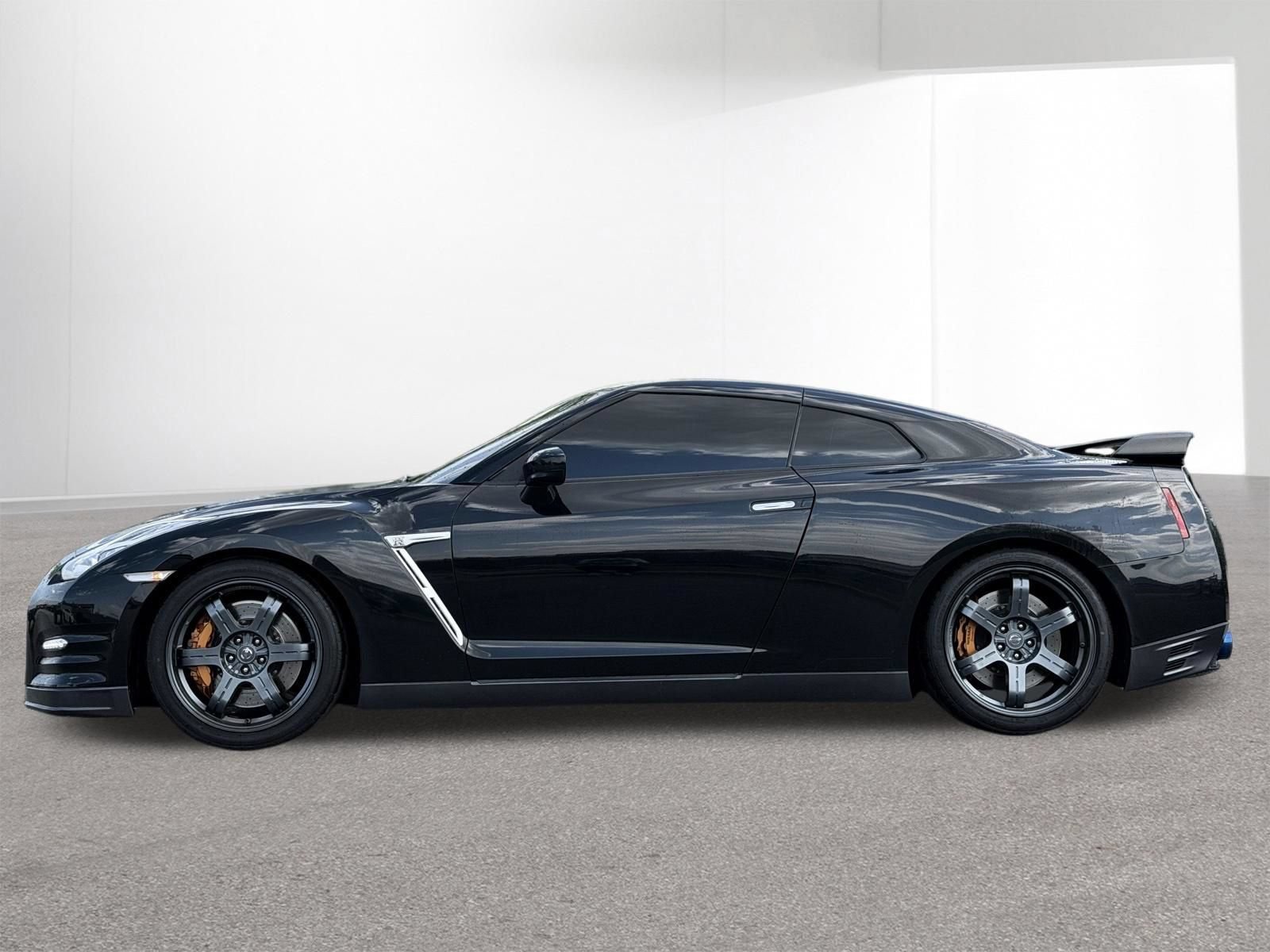 Used 2015 Nissan GT-R Black Edition AWD/4WD image 17