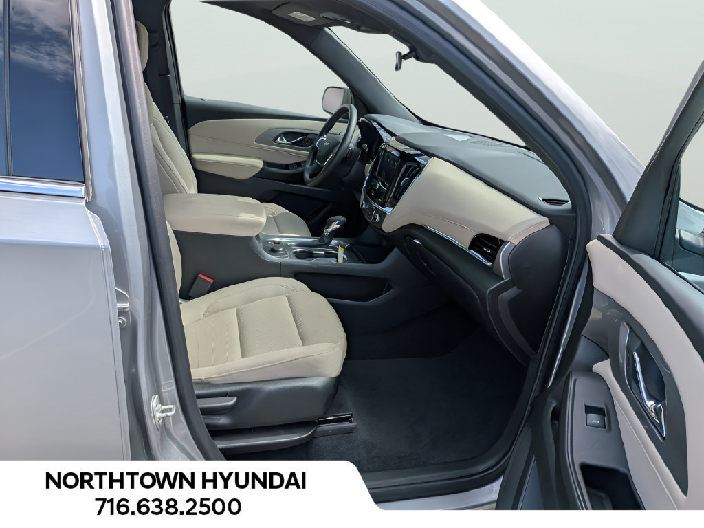 Used 2023 Chevrolet Traverse LS AWD/4WD image 31