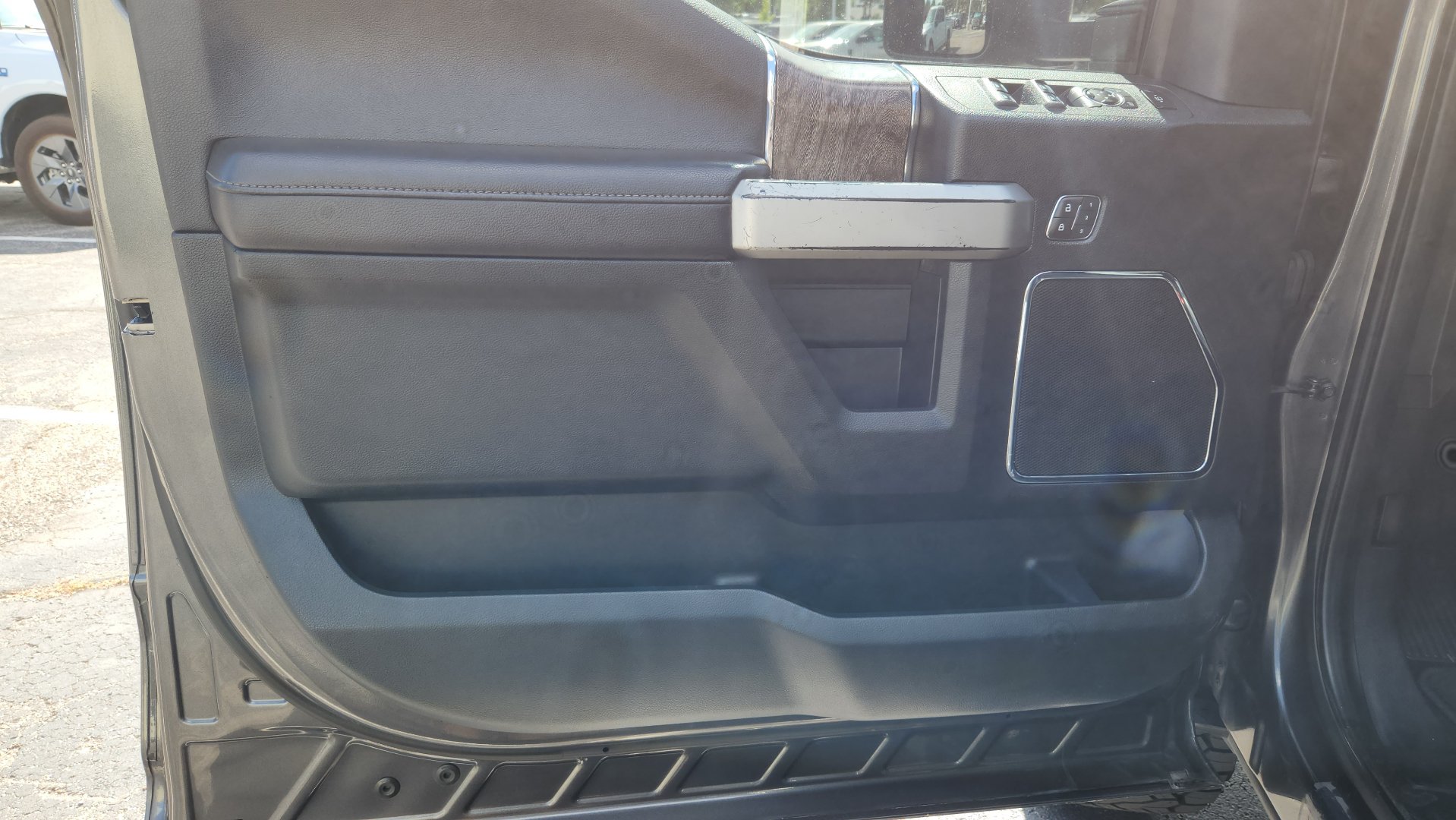 Used 2019 Ford F350 Lariat w/ Lariat Ultimate Package AWD/4WD image 16