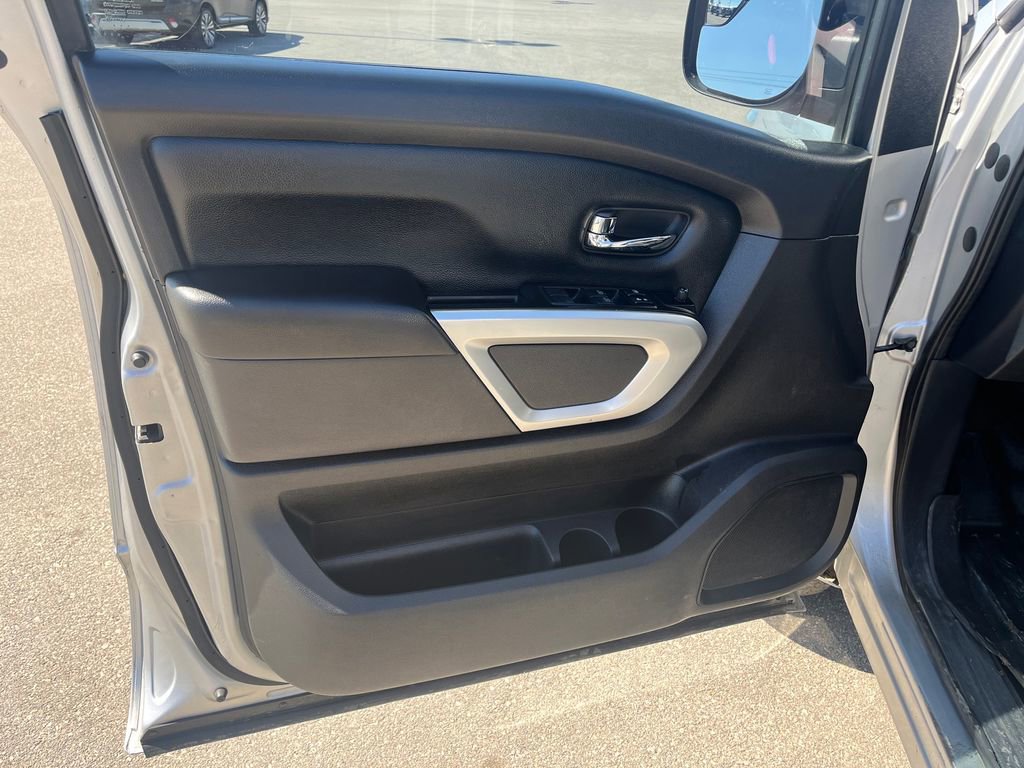 Used 2017 Nissan Titan SV AWD/4WD image 16