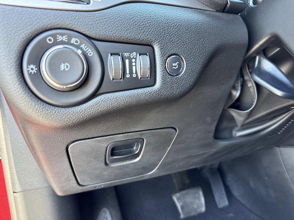 Used 2021 Jeep Cherokee High Altitude image 32