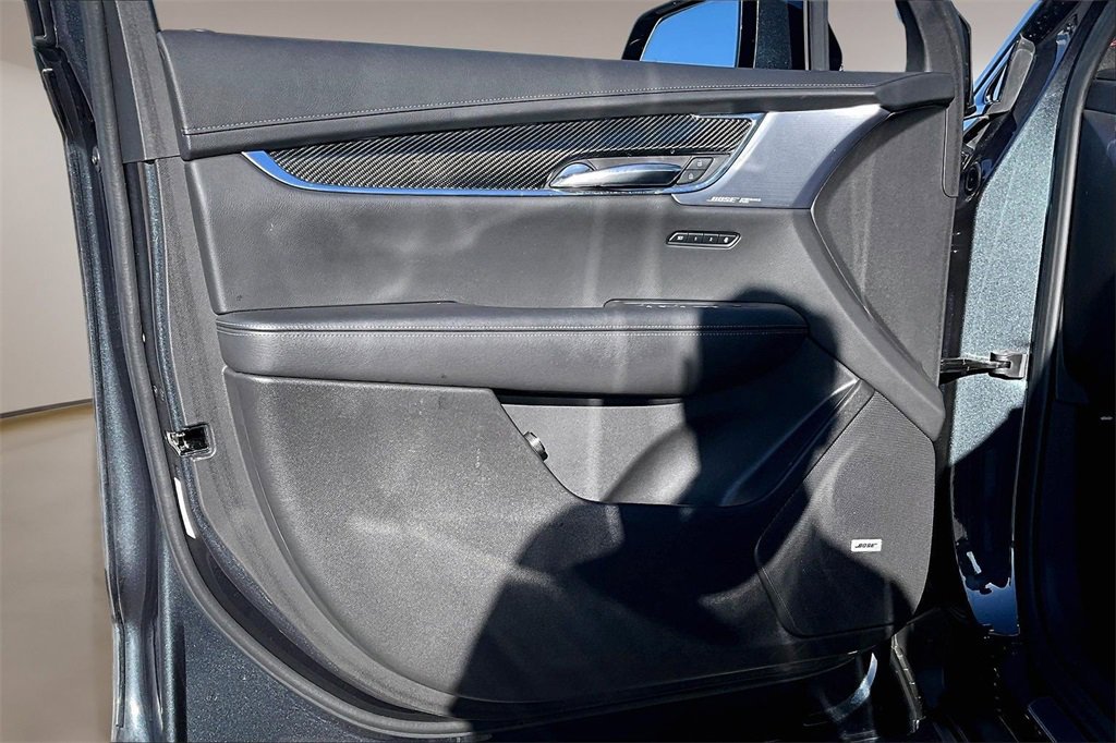 Certified 2023 Cadillac XT6 Sport w/ LPO, ONYX Package image 18