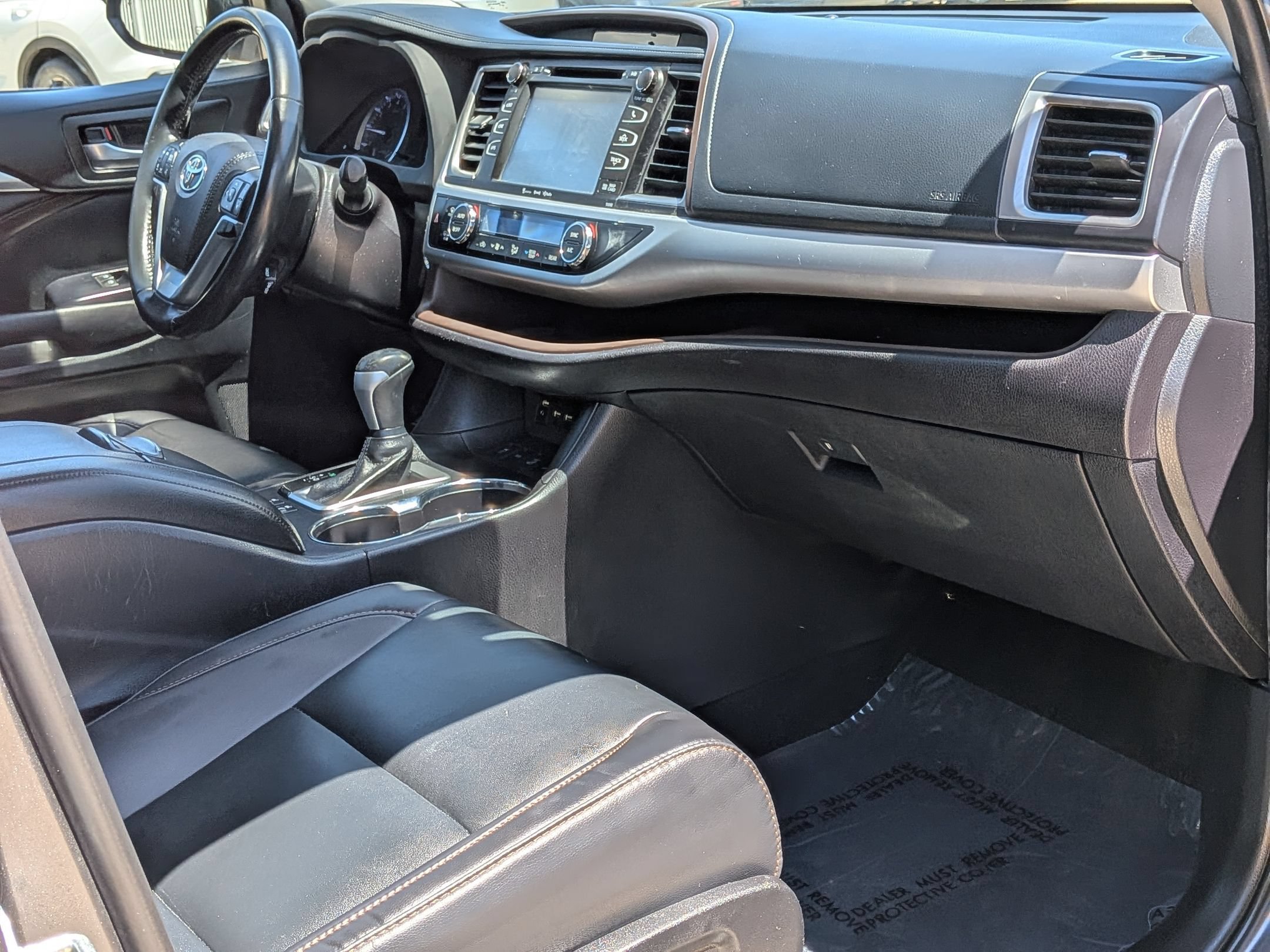 Used 2019 Toyota Highlander XLE AWD/4WD image 32