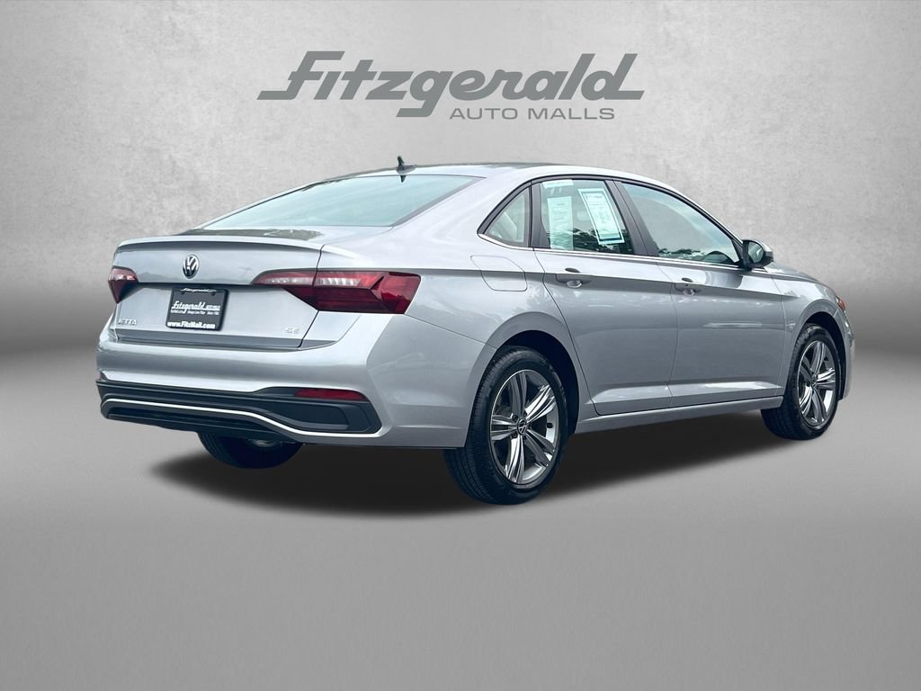 Used 2024 Volkswagen Jetta SE FWD image 8