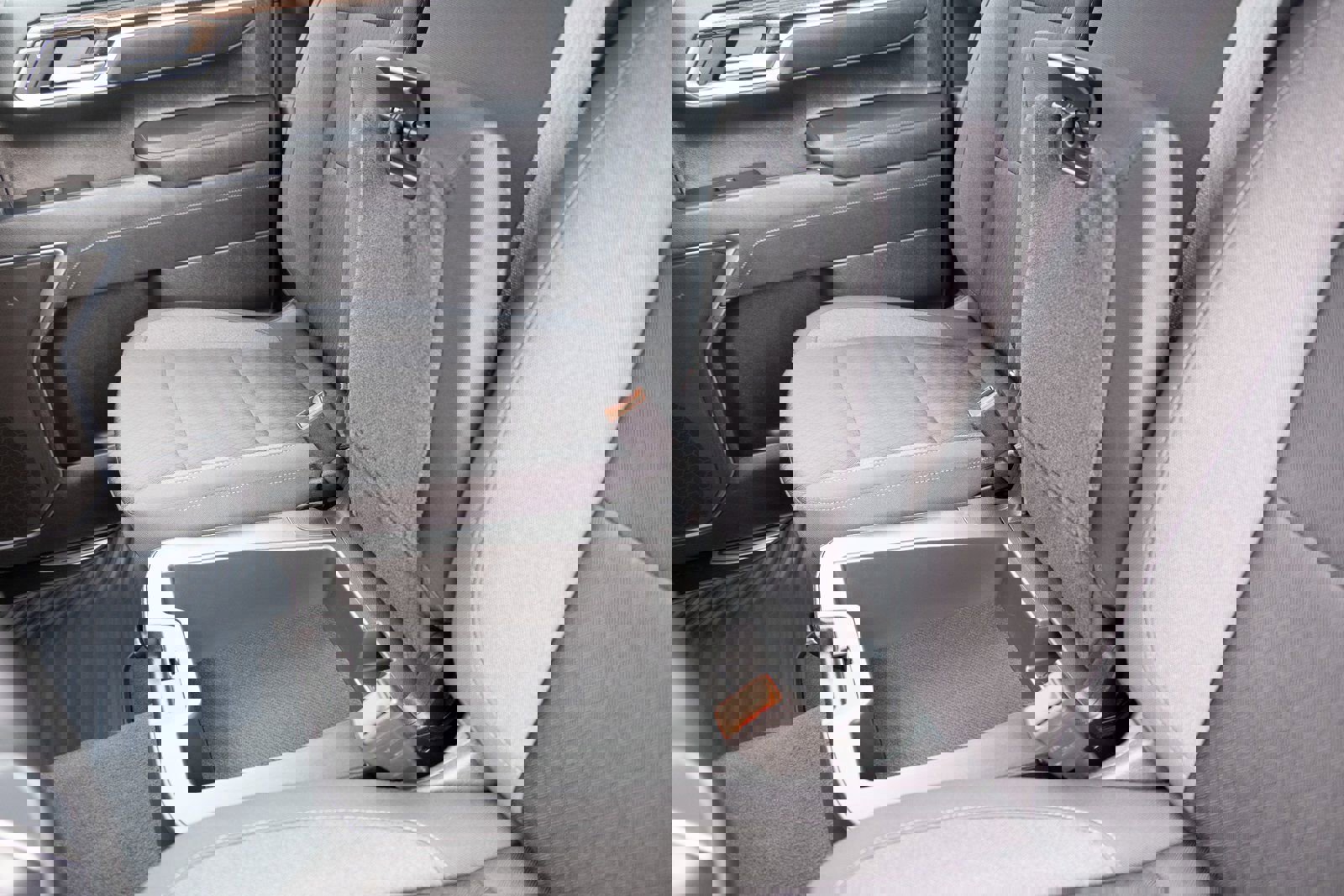 Used 2025 Chevrolet Silverado 1500 LT image 9