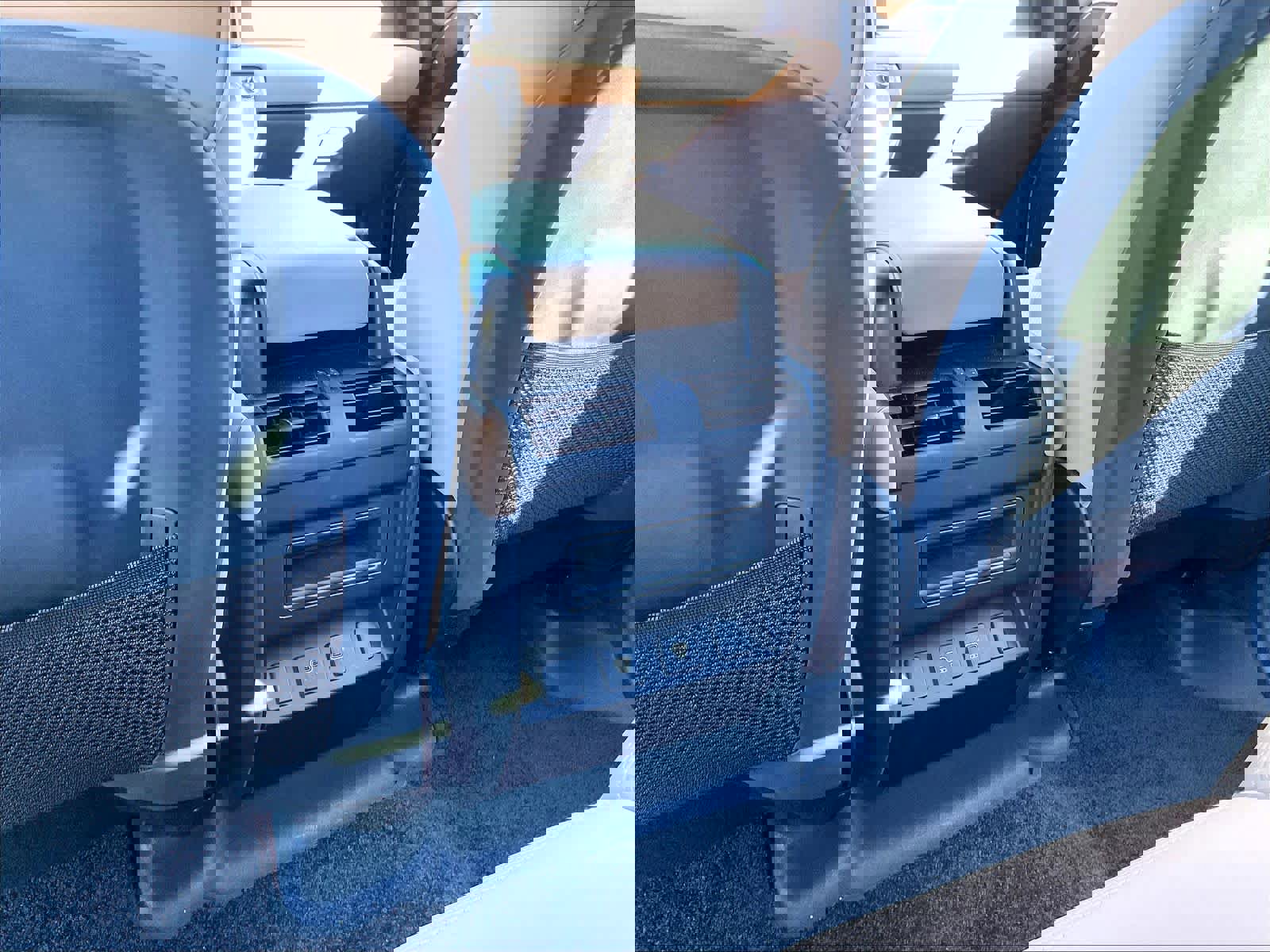 Used 2025 Land Rover Defender 110 X-Dynamic SE image 35