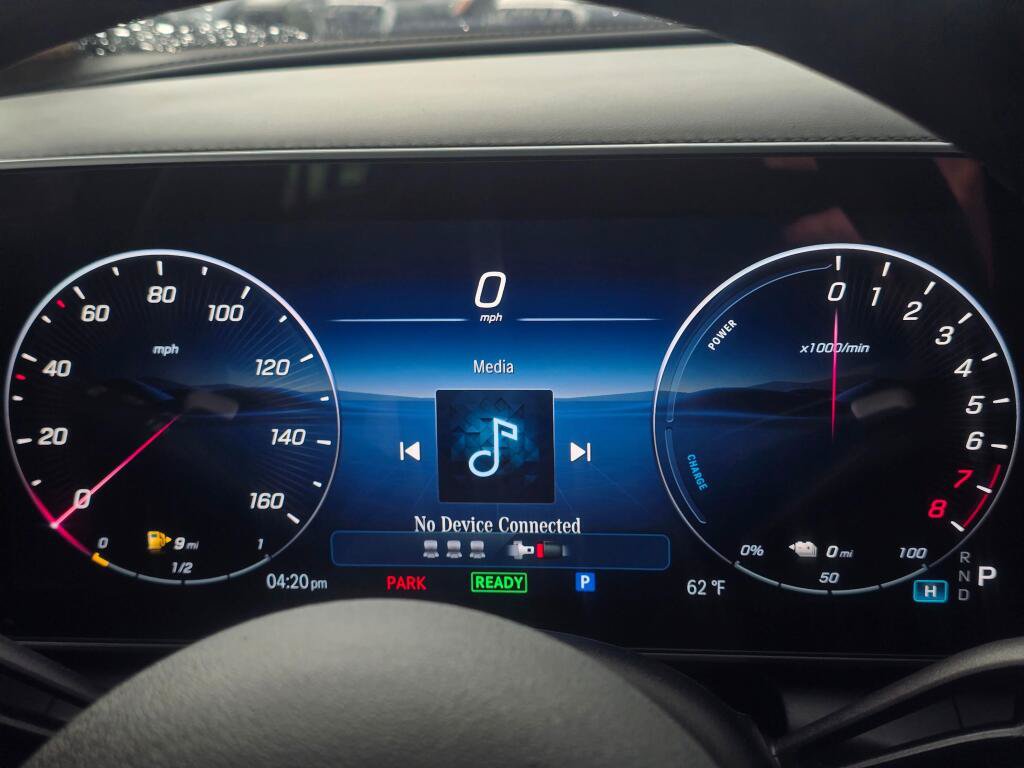 Used 2025 Mercedes-Benz GLC 350e 4MATIC w/ AMG Line image 39