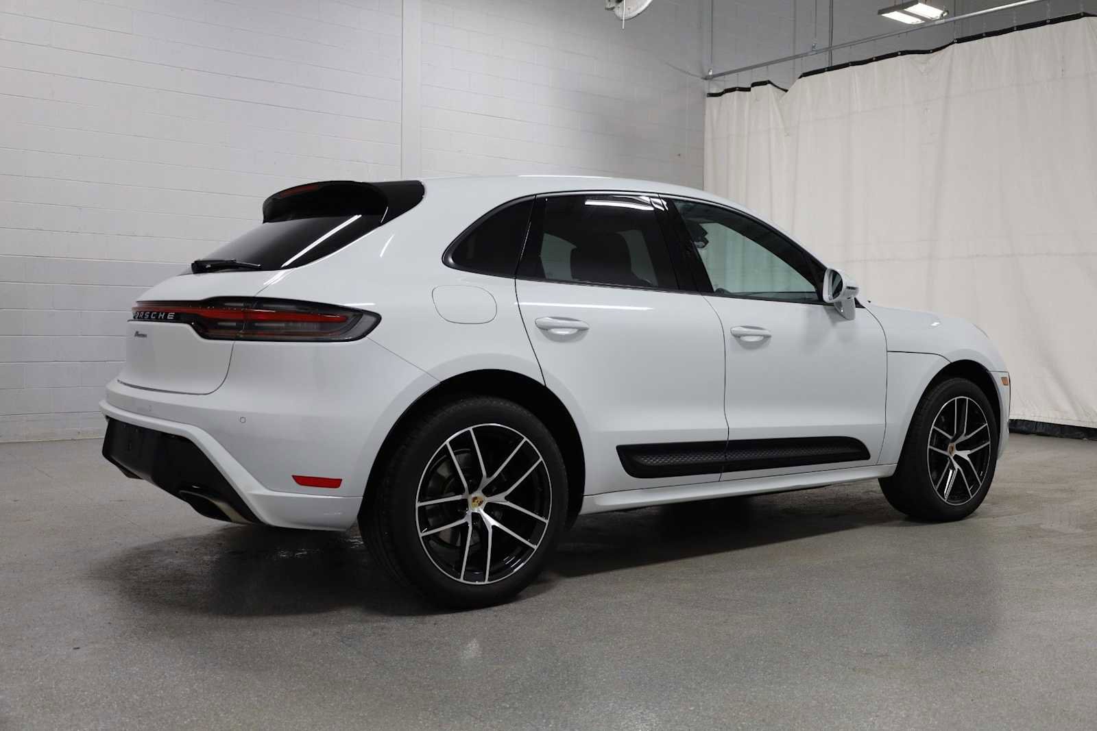 Certified 2023 Porsche Macan Turbo AWD/4WD image 9