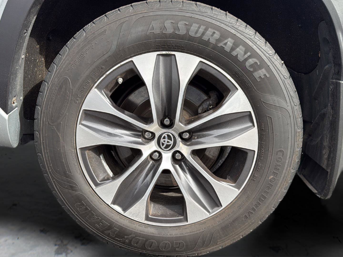 Used 2021 Toyota Highlander XLE image 24