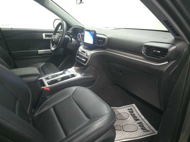 Used 2023 Ford Explorer XLT w/ Equipment Group 202A image 4