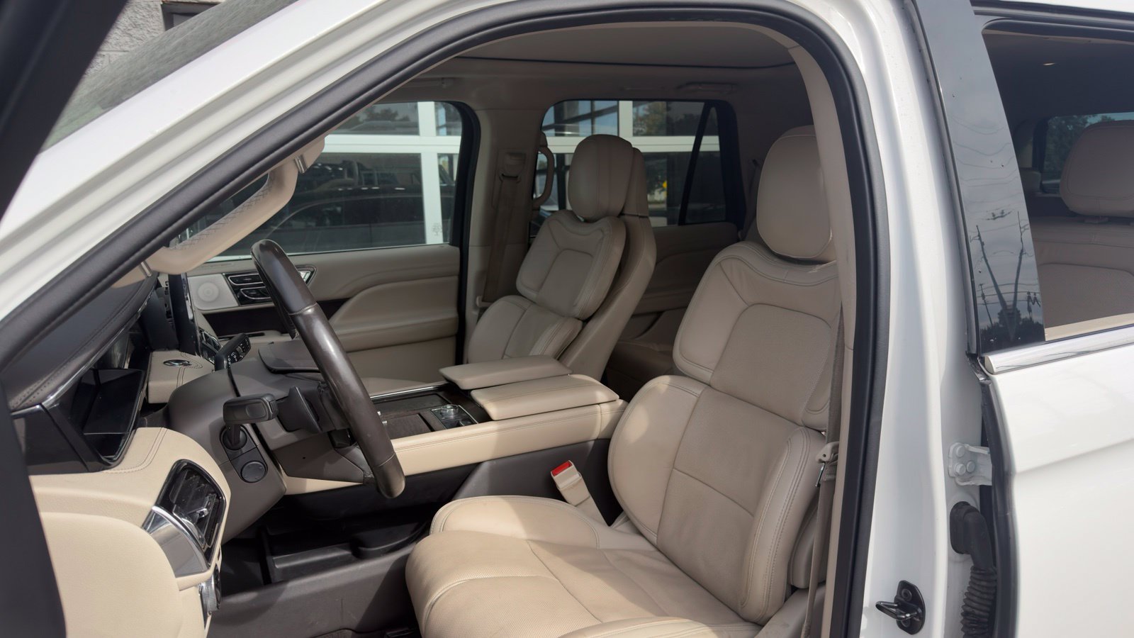 Used 2021 Lincoln Navigator Reserve w/ Luxury Package AWD/4WD image 8