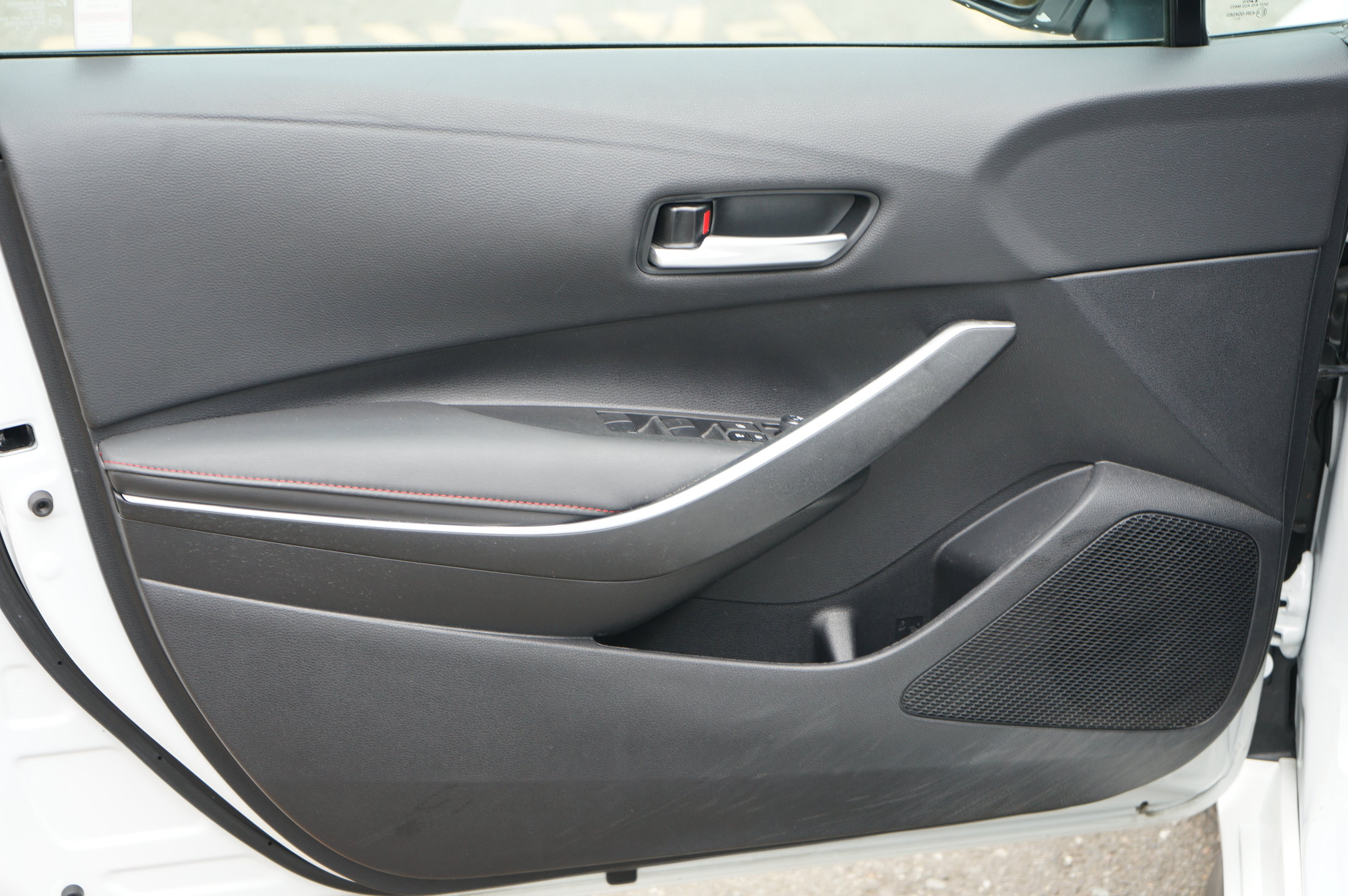 Used 2023 Toyota Corolla SE FWD image 3