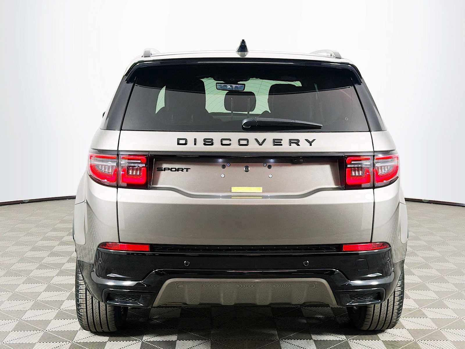 Used 2024 Land Rover Discovery Sport Dynamic SE image 6