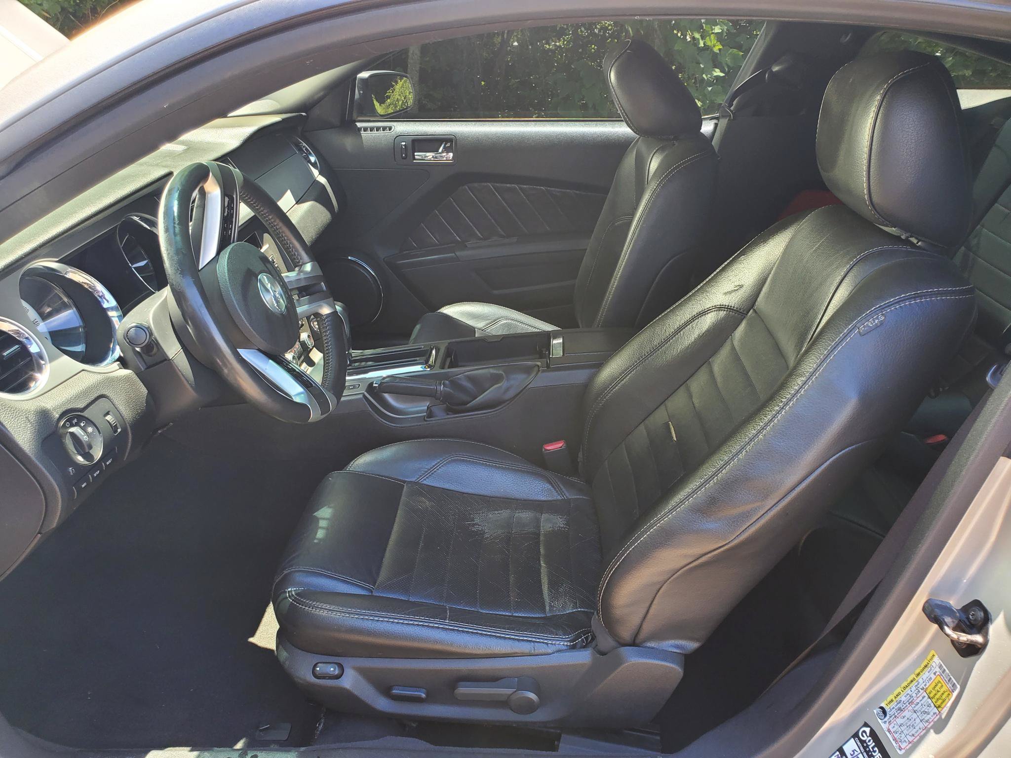 Used 2010 Ford Mustang GT Premium RWD image 35